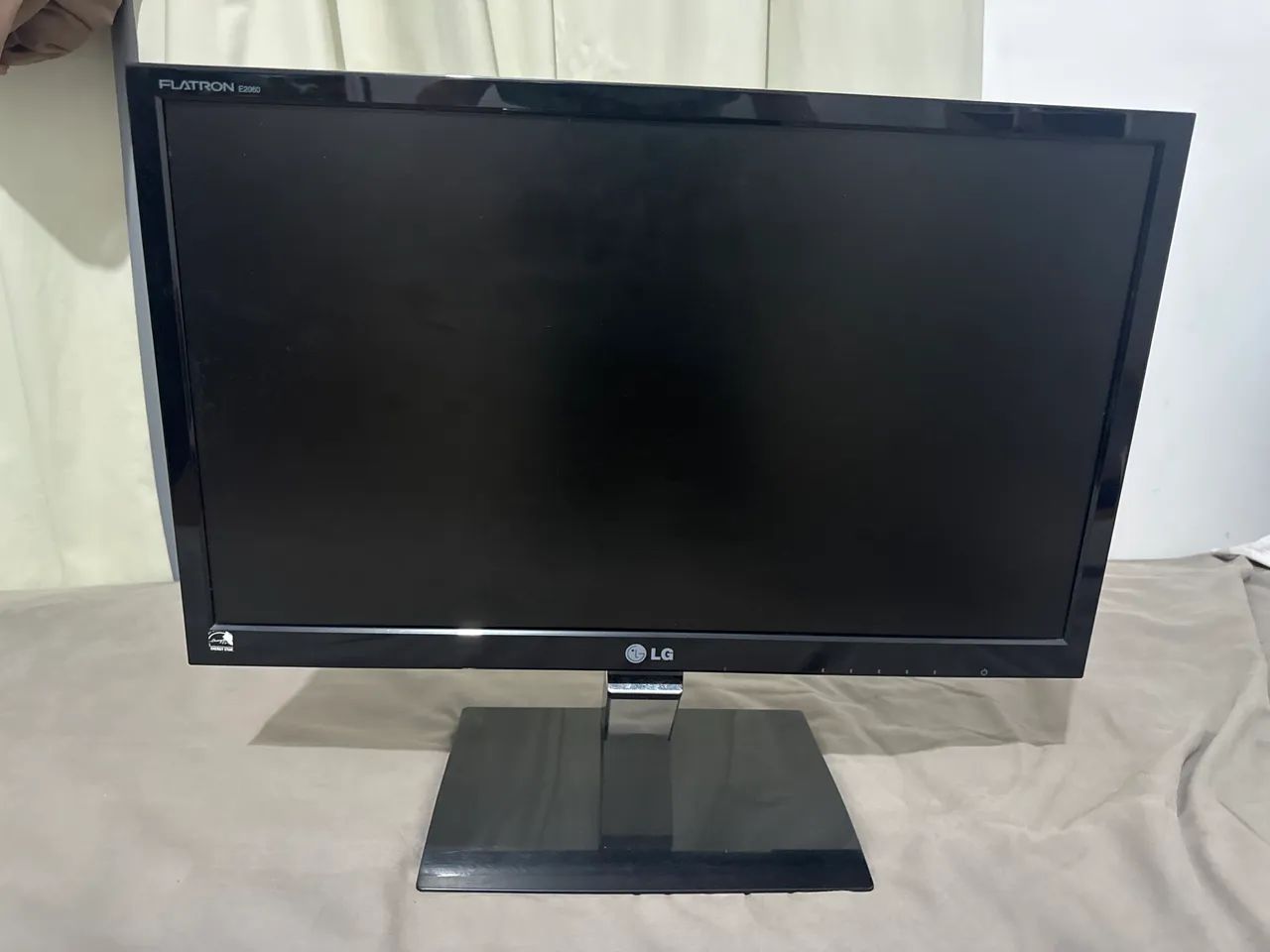 Monitor LG Flatron E2060T-PN LED 20? Widescreen 