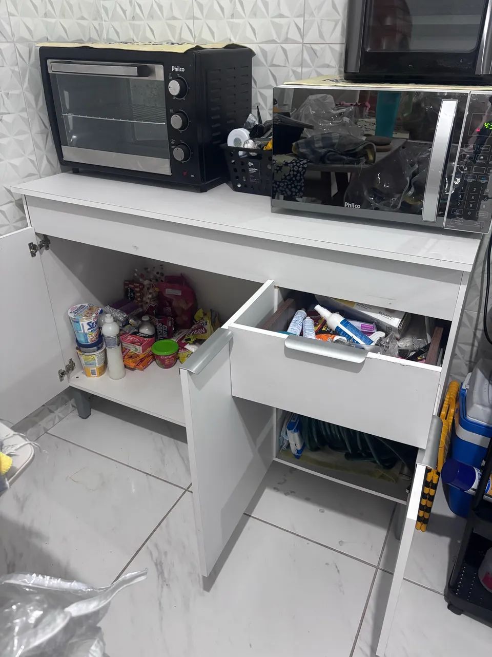 Armário e bancada de cozinha