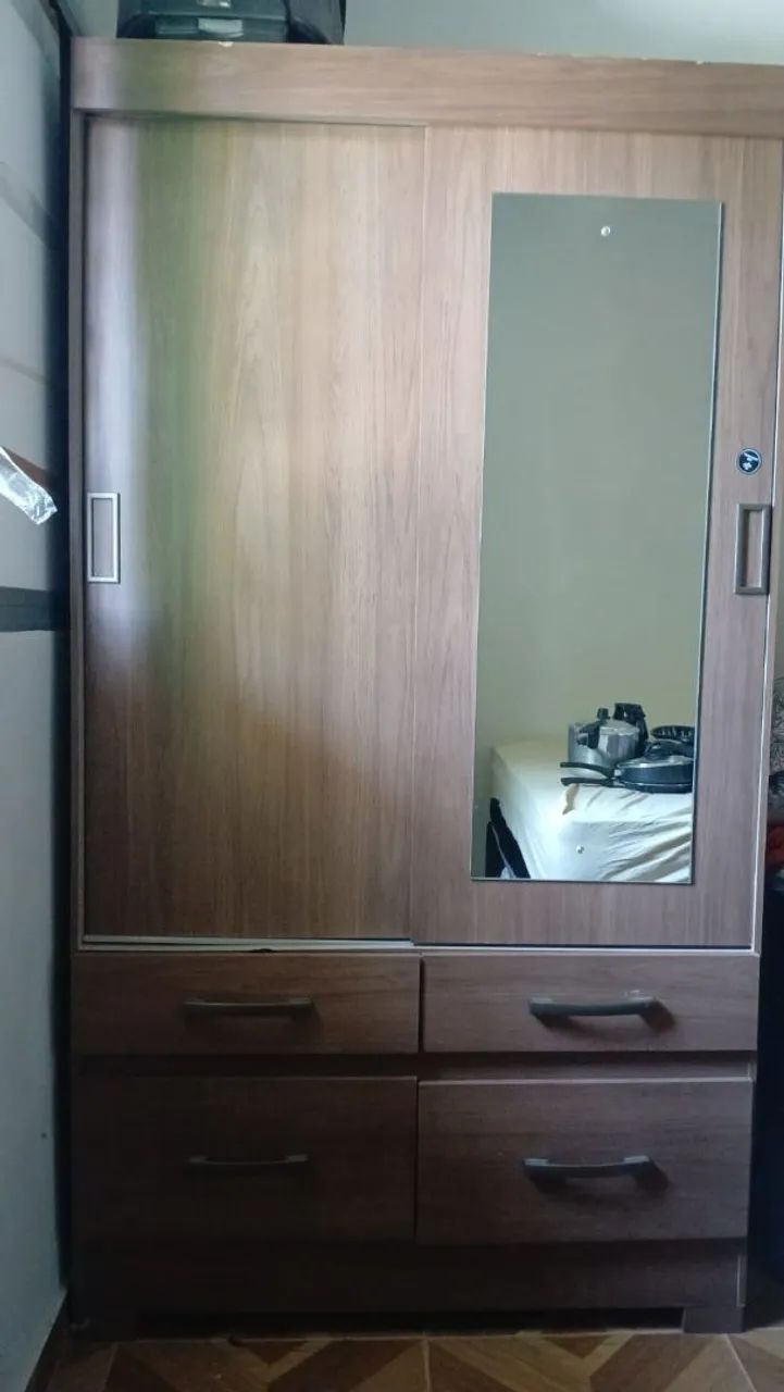 Guarda-roupa 2 portas e com espelho 