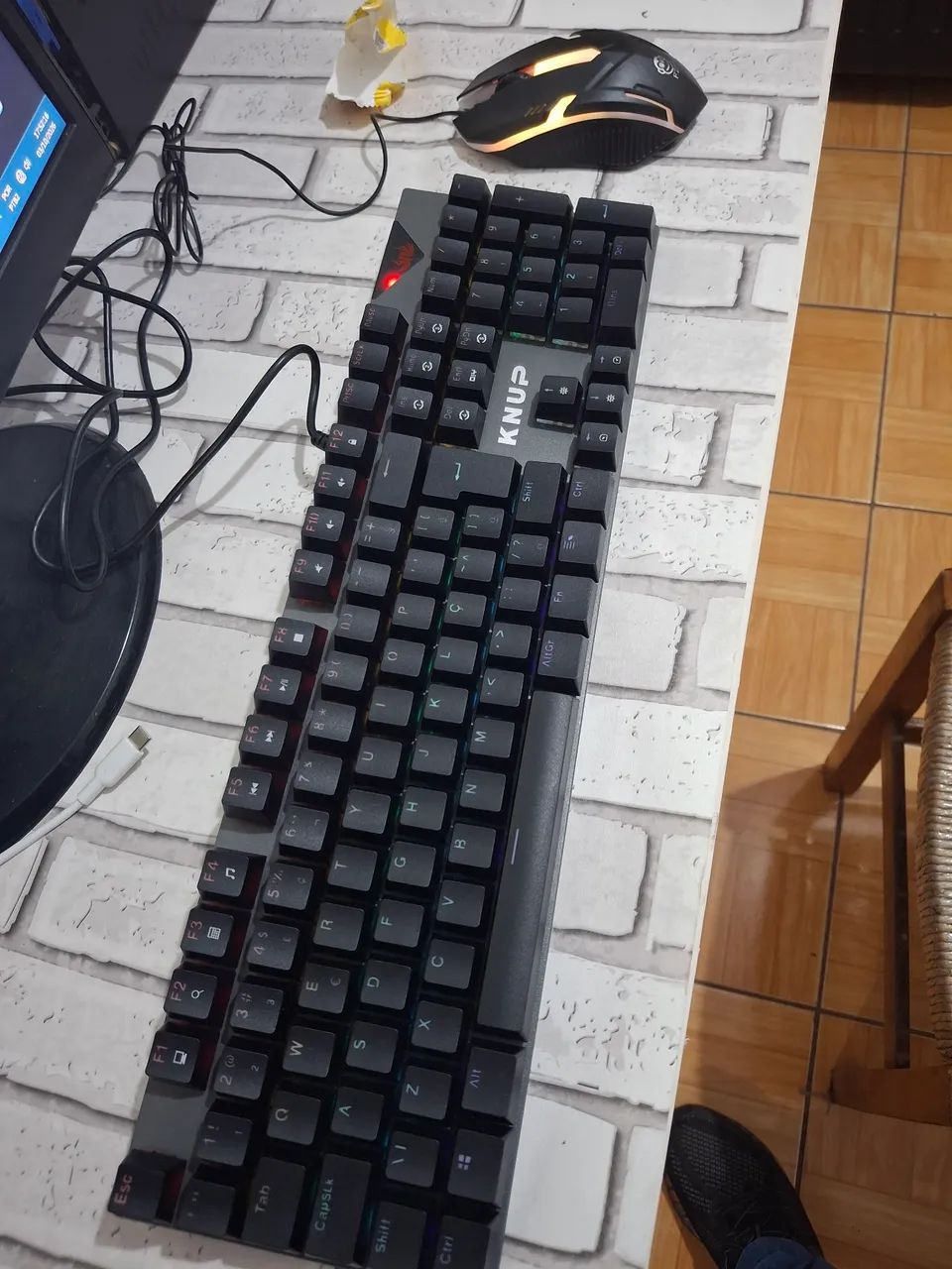 Teclado mecânico knup e mouse rgb