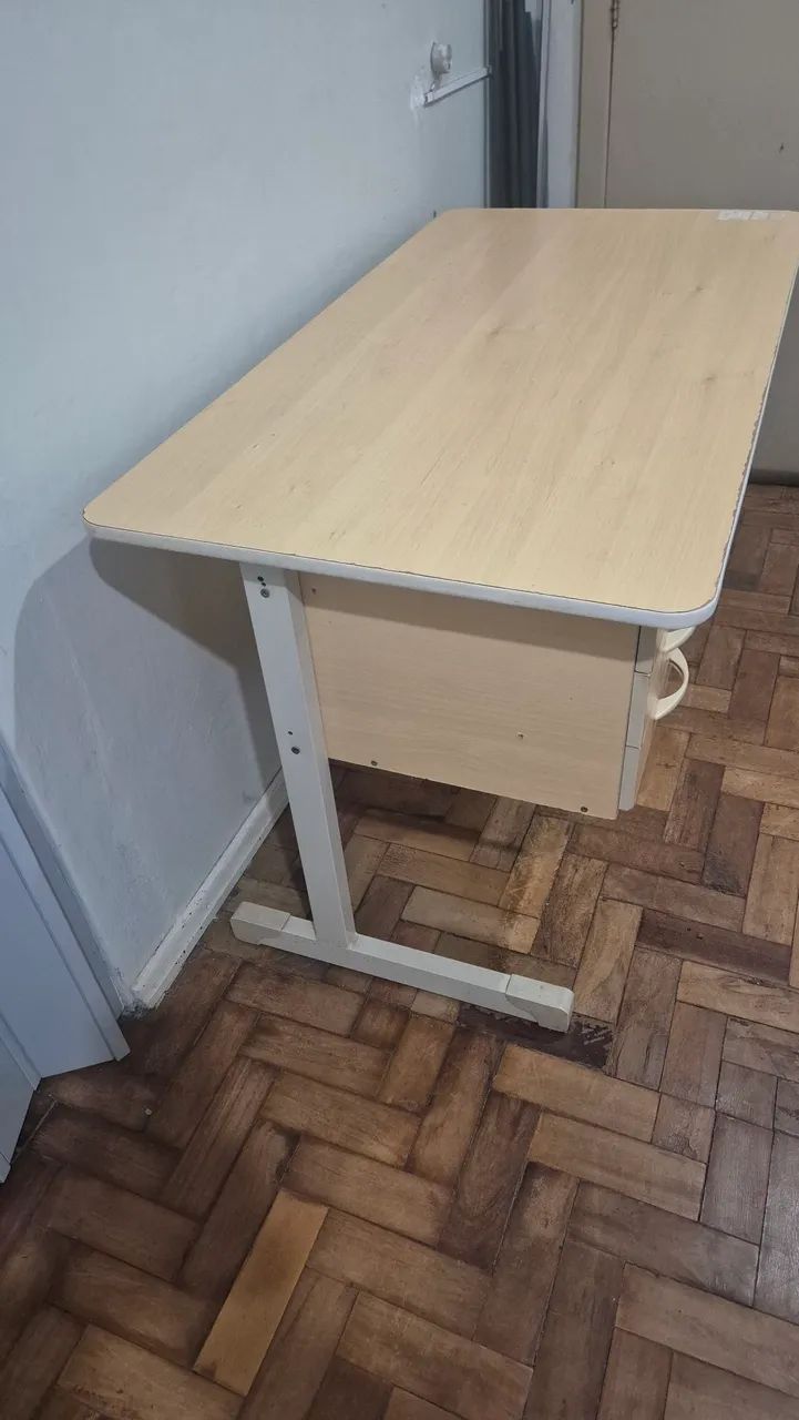 Mesa de escritório com gavetas  - Foto 2