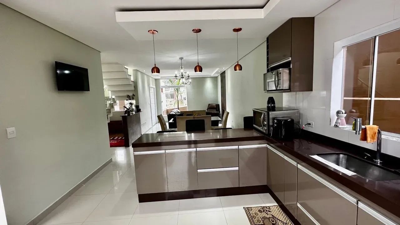 SOBRADO COM 4 SUITES E PISCINA PRIVATIVA! - Foto 2