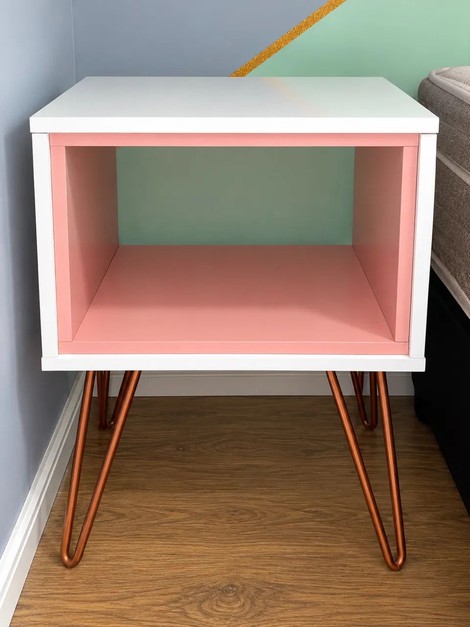 Mesa Lateral Branca e Rosa  - Foto 3
