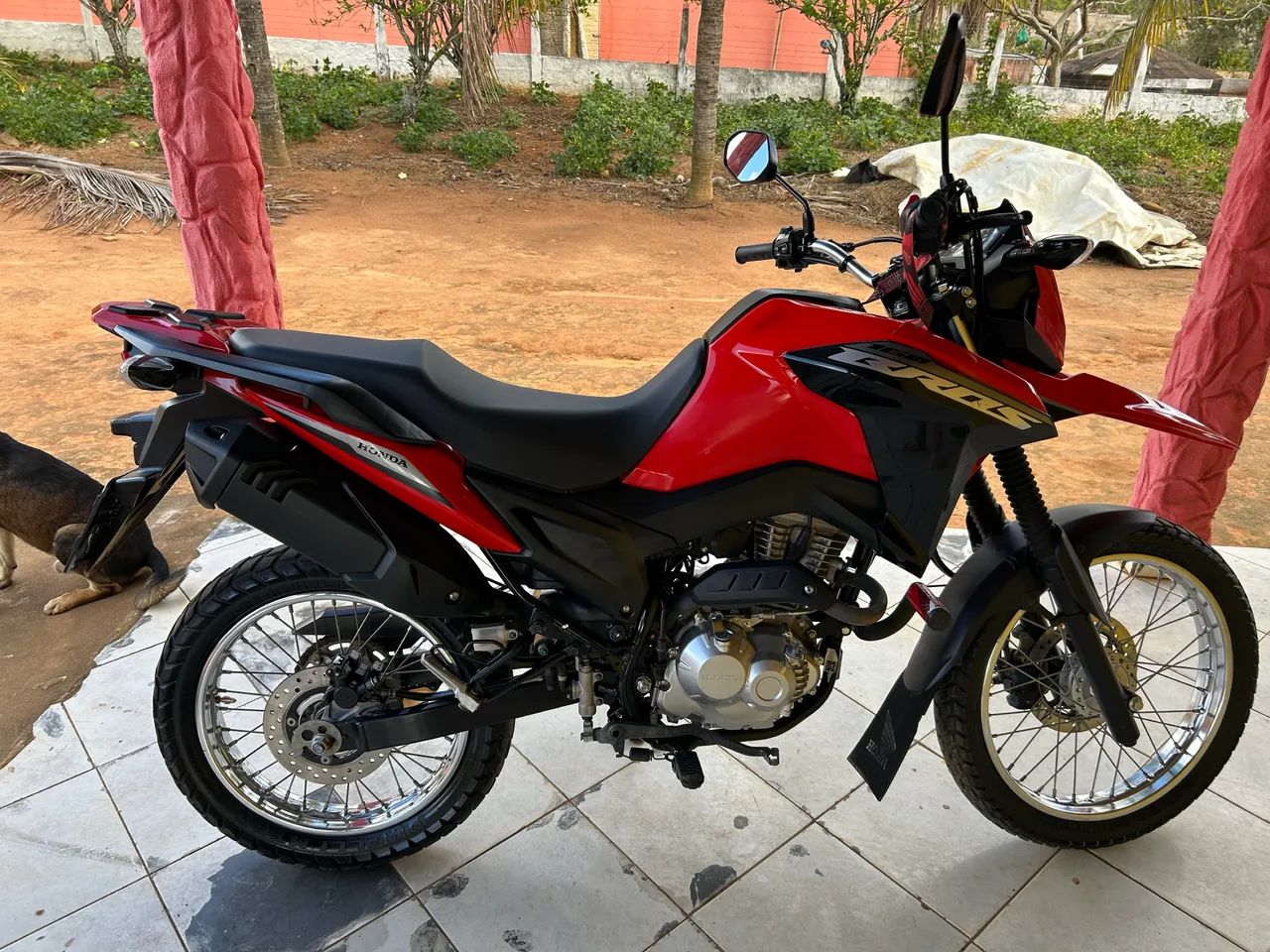 Bros 2025, moto extra - Foto 2