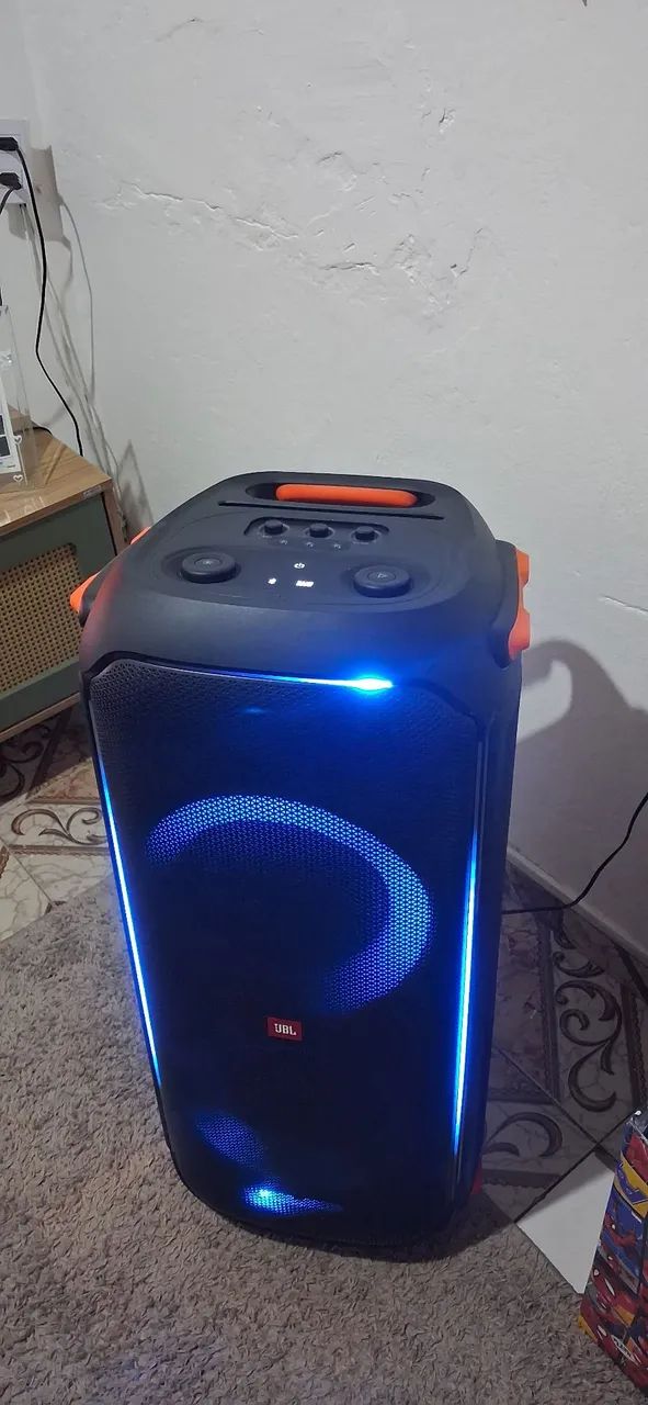 Vendo Caixa de som JBL 710 