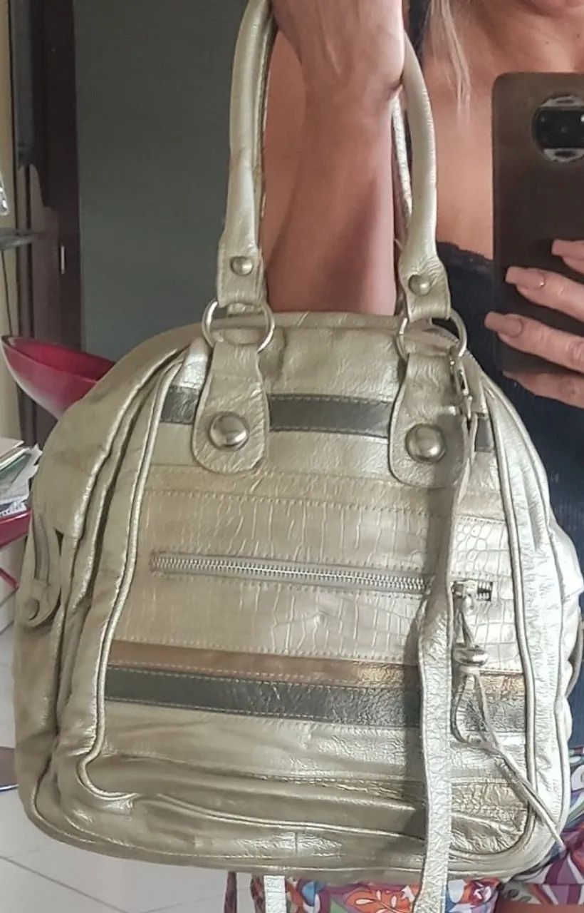 Bolsa Prateada em Couro Legítimo C&A