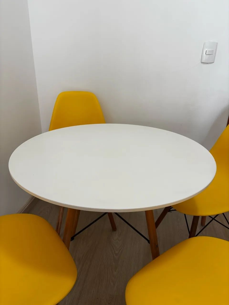 Mesa com quatro cadeiras  - Foto 3