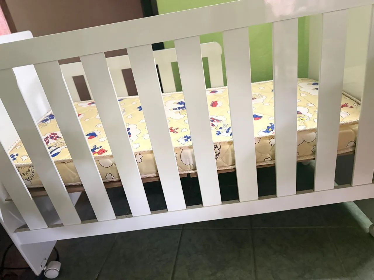 Berço com acesso a entrada + colchão novo - Foto 6