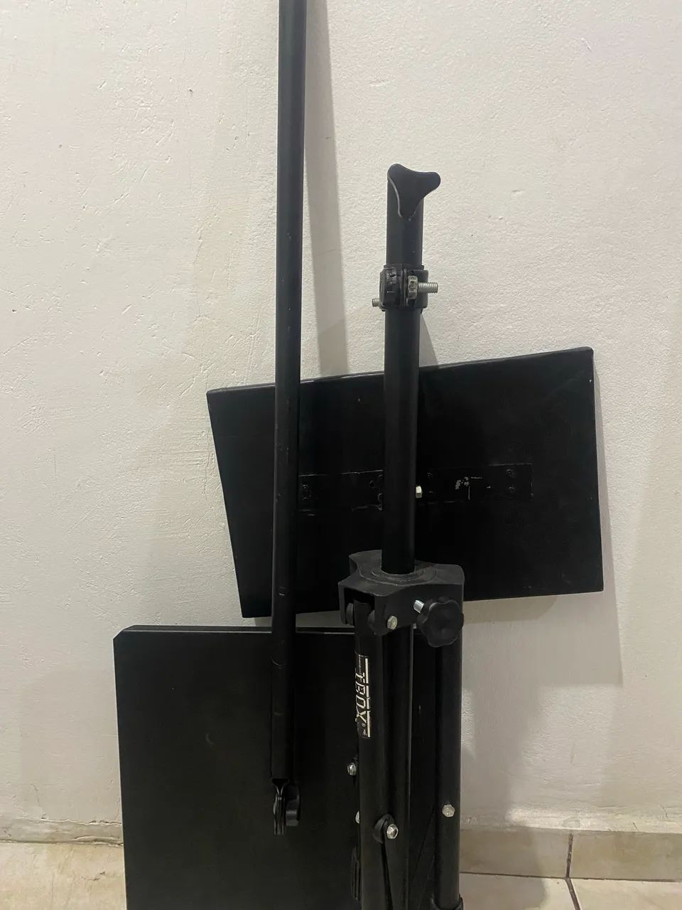 PRA VENDER!! SUPORTE PEDESTAL TRIPÉ PARA PROJETOR E NOTEBOOK - Foto 4