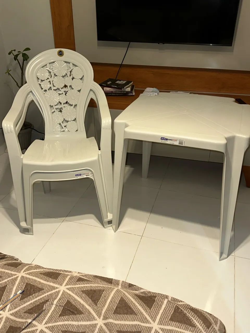 MESA E CADEIRAS - Foto 3