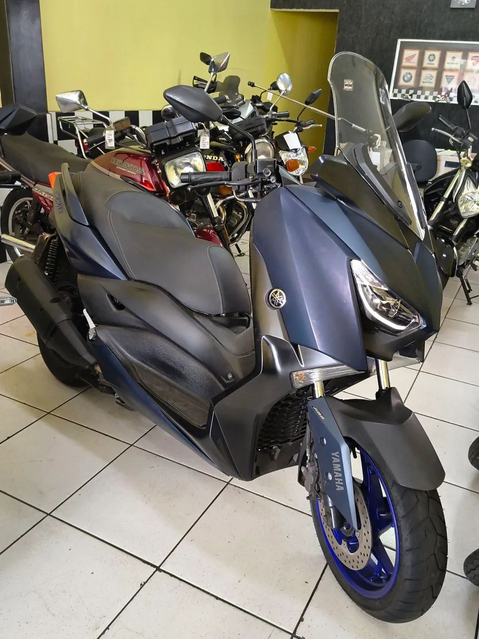YAMAHA X-MAX 250 2024
