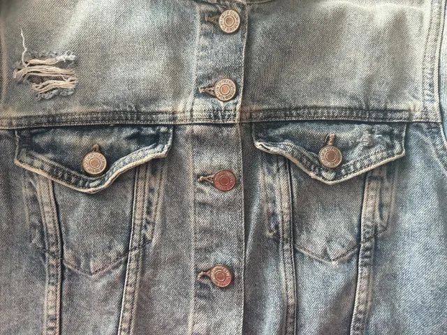 Jaqueta Jeans Cropped Destroyed Forever 21 - Tam M (Importada) - Foto 5