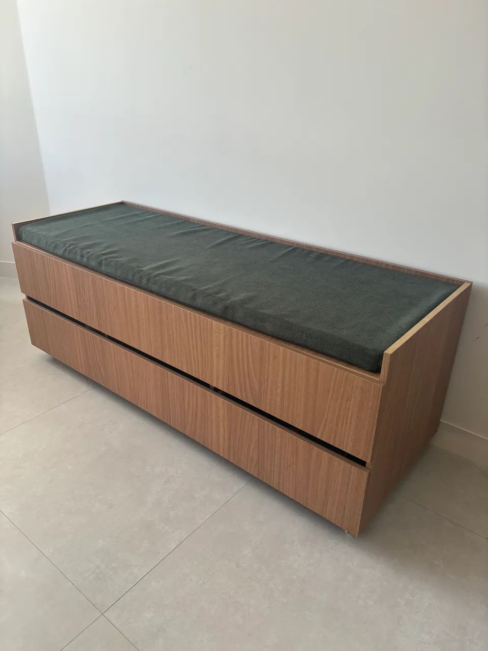 Banco sapateira em mdf cumaru