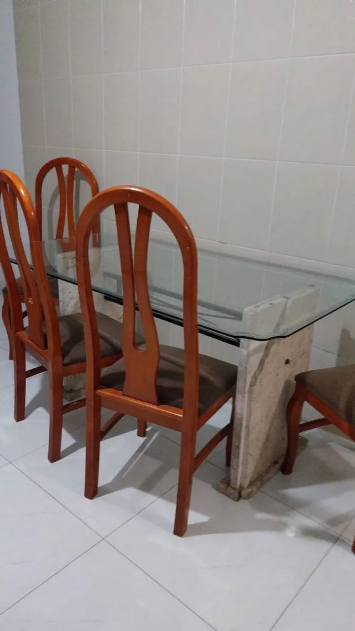 Mesa de vidro temperado e mármore, com 6 cadeiras e pés de marmore - Foto 2