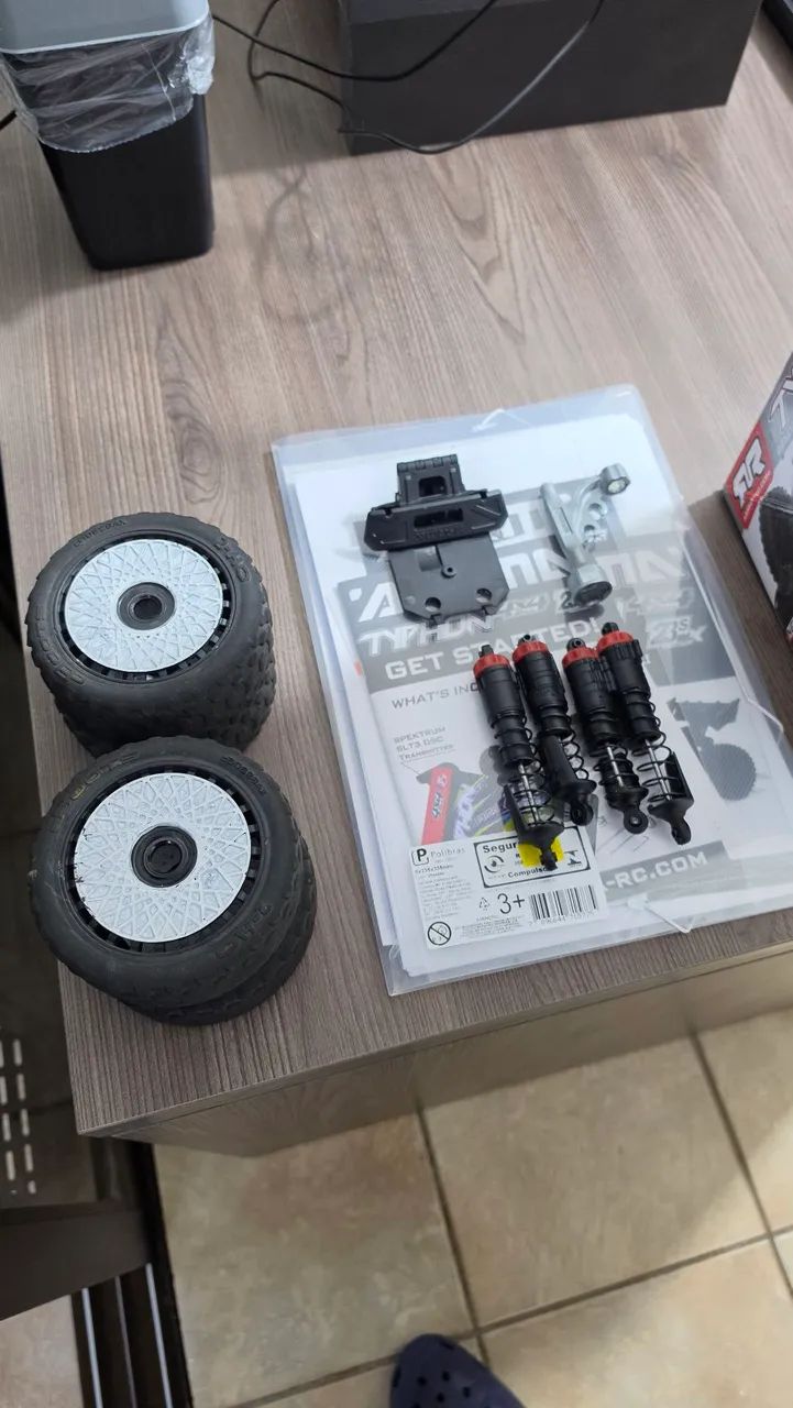 Automodelo Arrma Typhon 223S - Foto 3