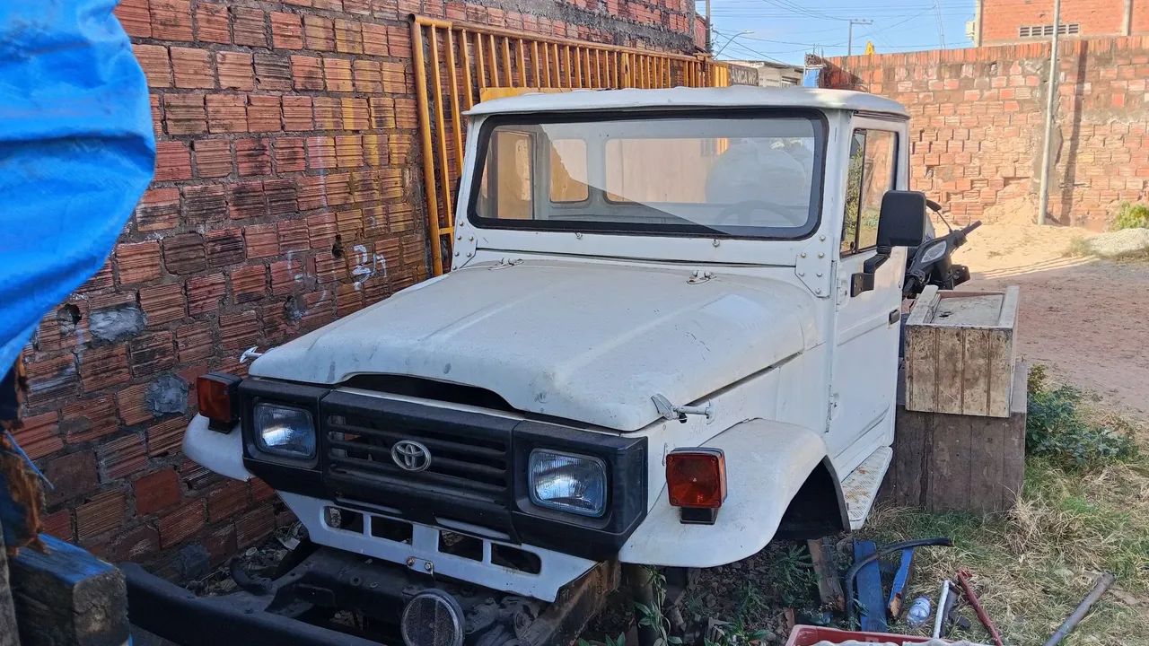 Toyota Band.Picape CD 2P Chassi Longo Diesel 1988