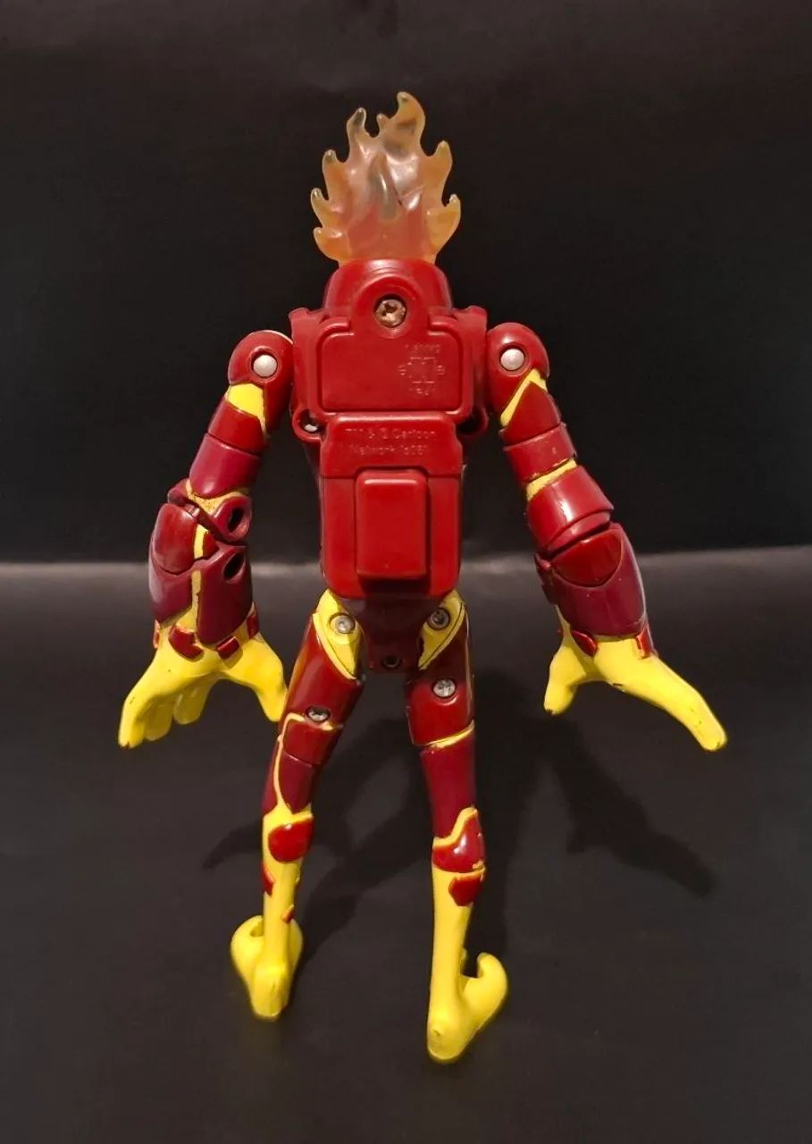 Ben 10 Reboot Chama Boneco com Luz Original Playmates - Foto 2