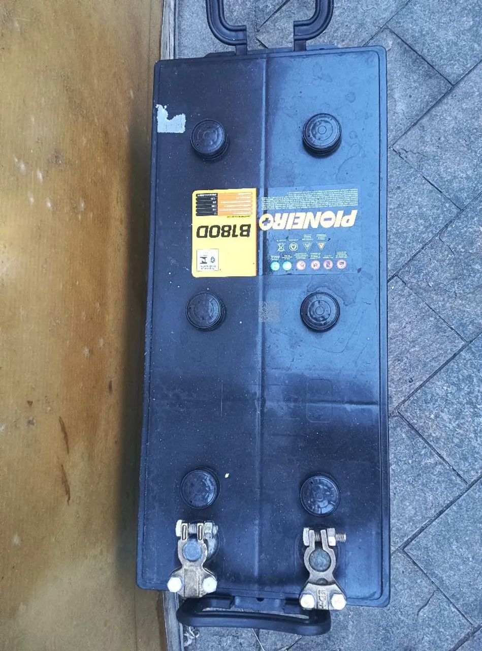 Bateria pioneiro 180 amp semi nova 