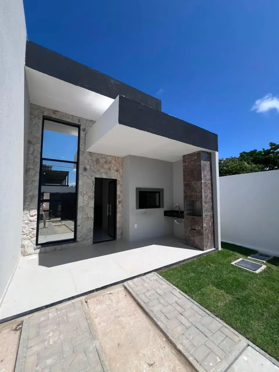 Casa Plana Moderna a 150m da CE-010 | Design Imponente e Excelente Quintal - Foto 2