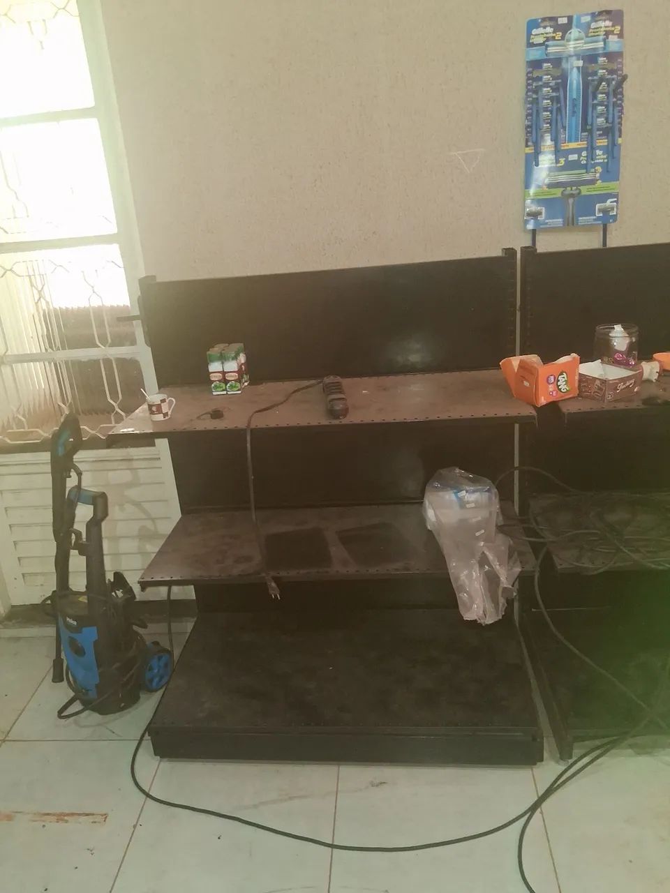Vende se 2 gôndolas usadas - Foto 2