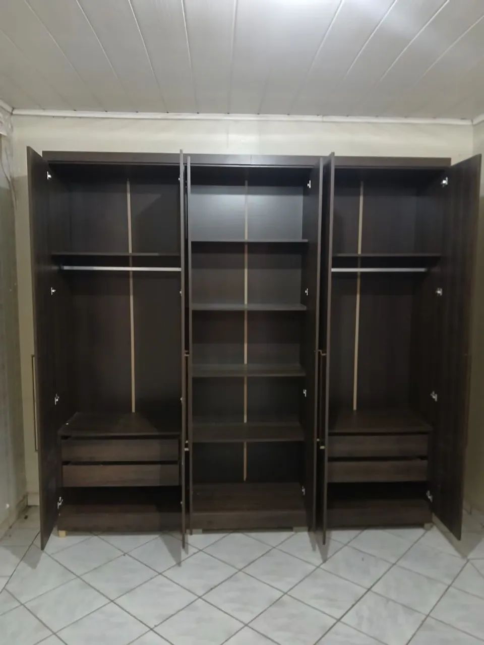 VENDO ESSE GUARDA ROUPA DE CASAL  - Foto 2