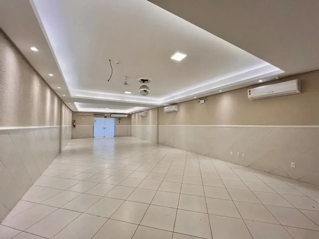 Imóvel comercial à venda com salão amplo no Umarizal.