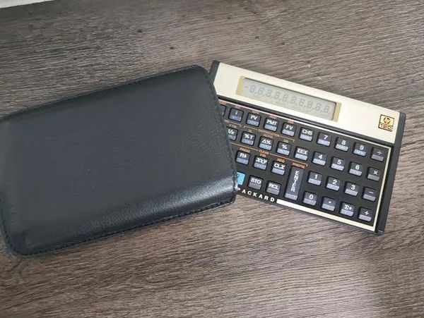 Calculadora Financeiro HP 12C Gold + Capa de Couro legítimo / Pouco Usada sem avarias - Foto 2