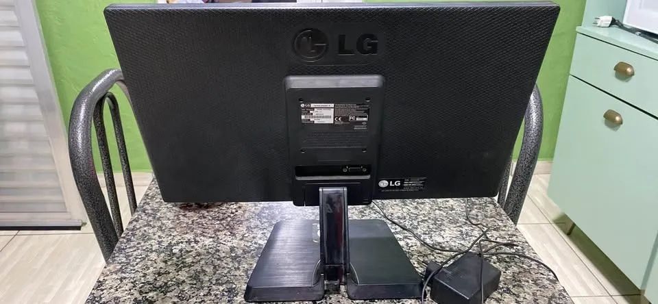 Monitor LG 19,5" (Com Fonte e Cabo VGA) - Ótimo Estado - Foto 4