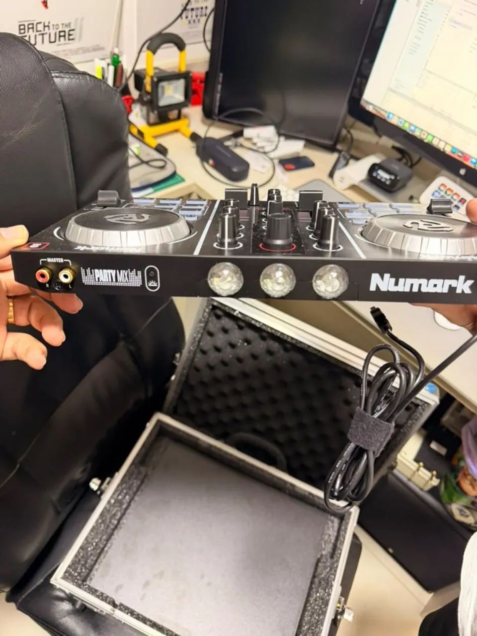 Numark Partymix Controladora Dj + Case de transporte - Foto 2