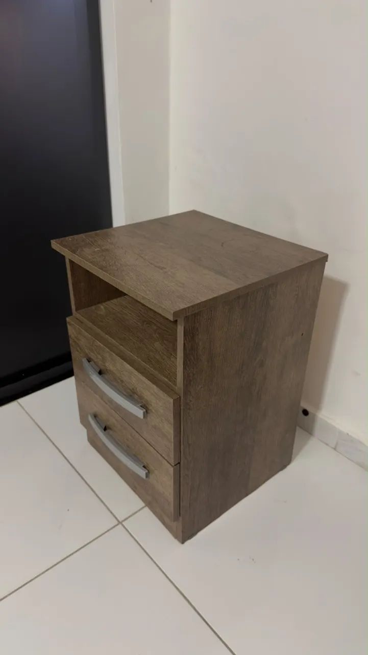 Mesa de cabeceira com 2 gavetas e nicho - Foto 3