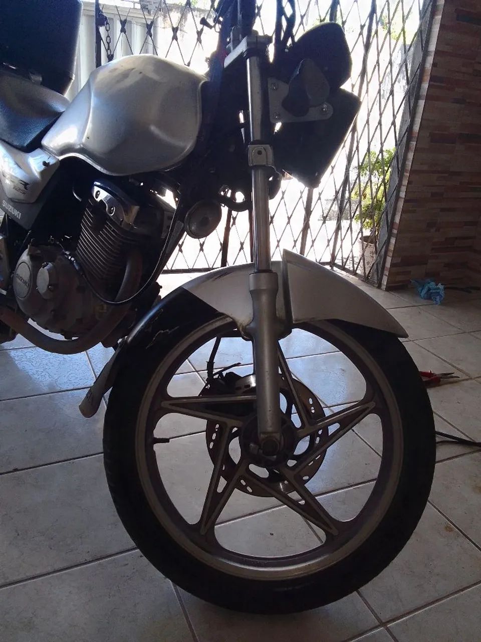 Excelente moto suzuki  - Foto 3