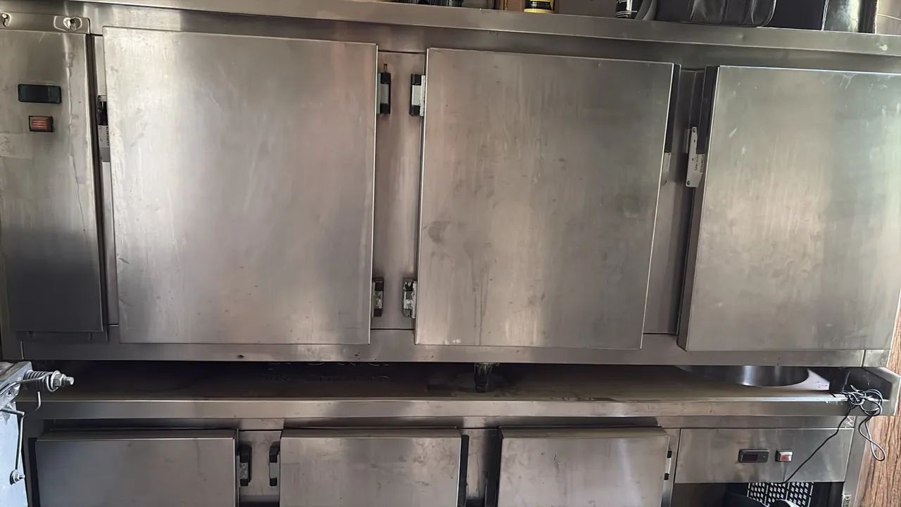 Vendo armários inox. 