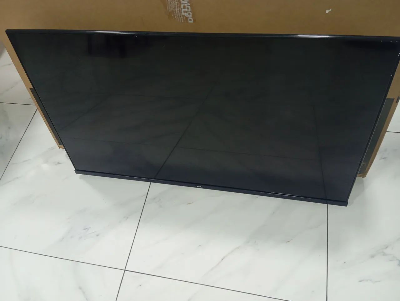 TV TCL 43" 43S615 Full HD Android - Com Defeito no Display - Completa