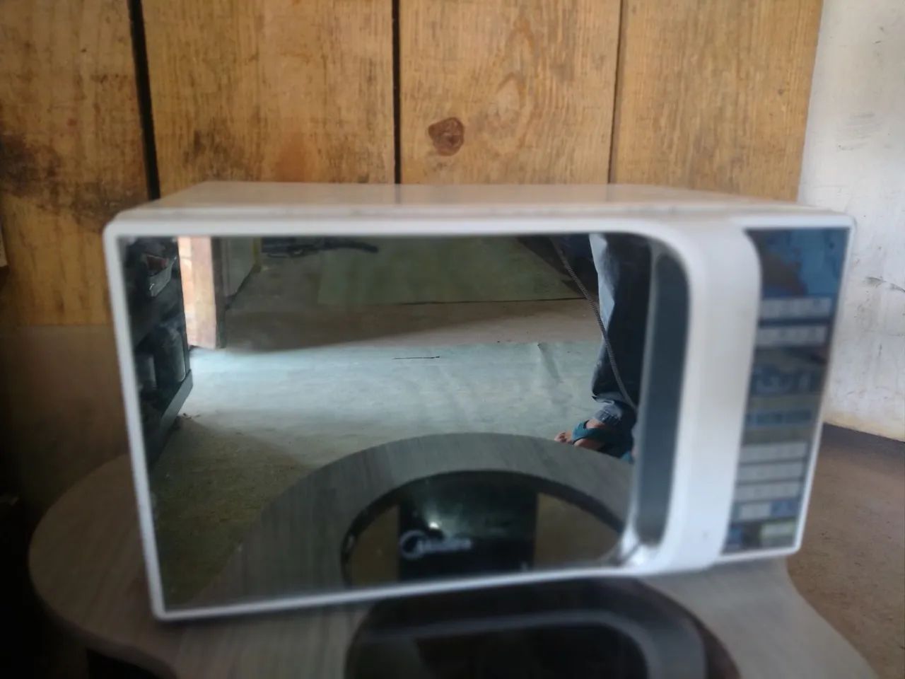 microondas leio o anúncio 