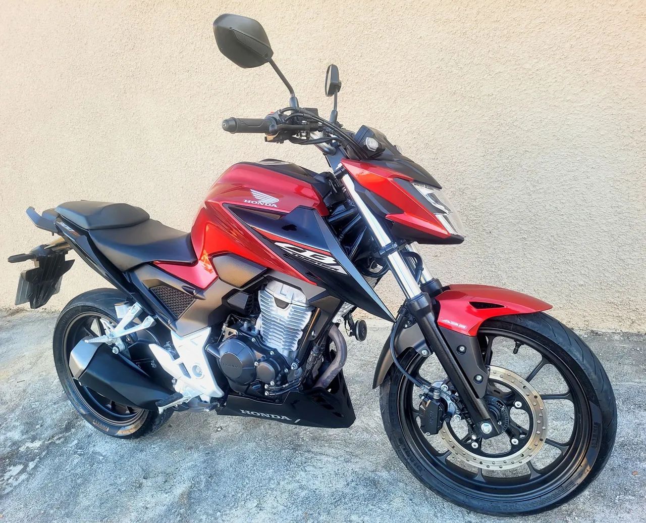 CB 300F TWISTER ABS - 2025 - 8.500 KM - Foto 2