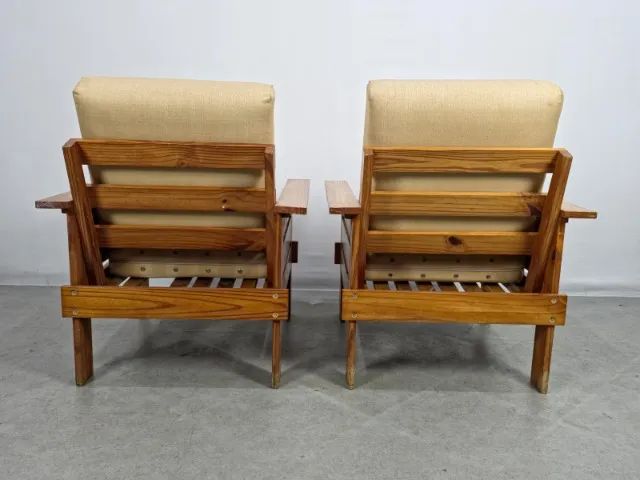 Par de Poltronas Década de 70, em madeira Pinho Tratado Maciço - Foto 2