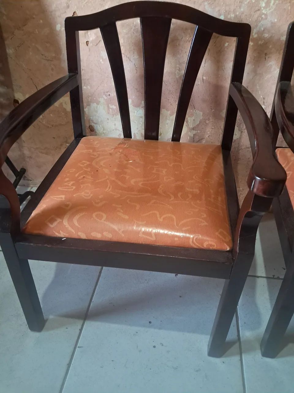 Vendo cadeira de madeira  - Foto 2
