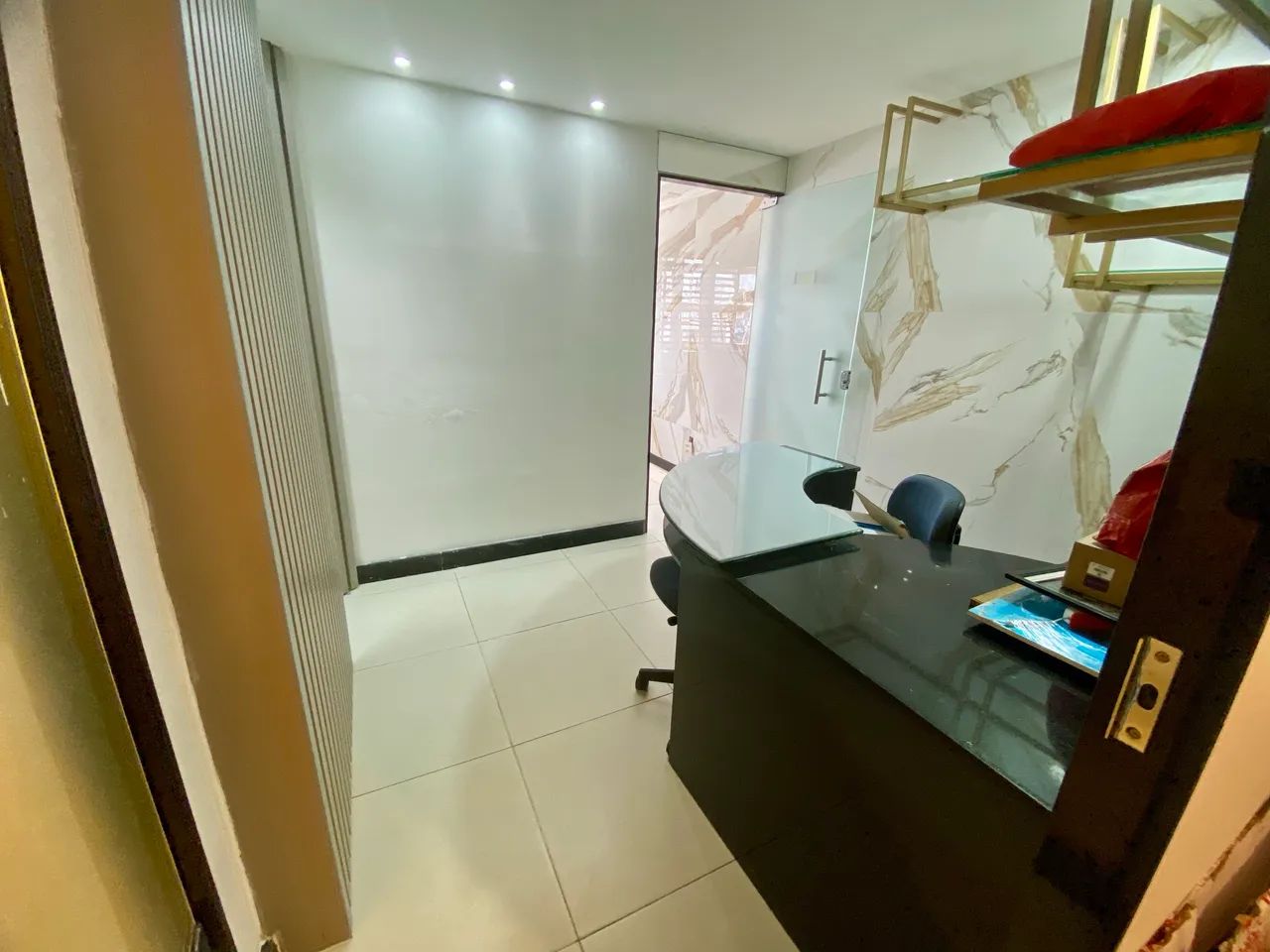 C alugo linda sala comercial ( 35 m2) na Ruy Carneiro ( brisamar) - Foto 3
