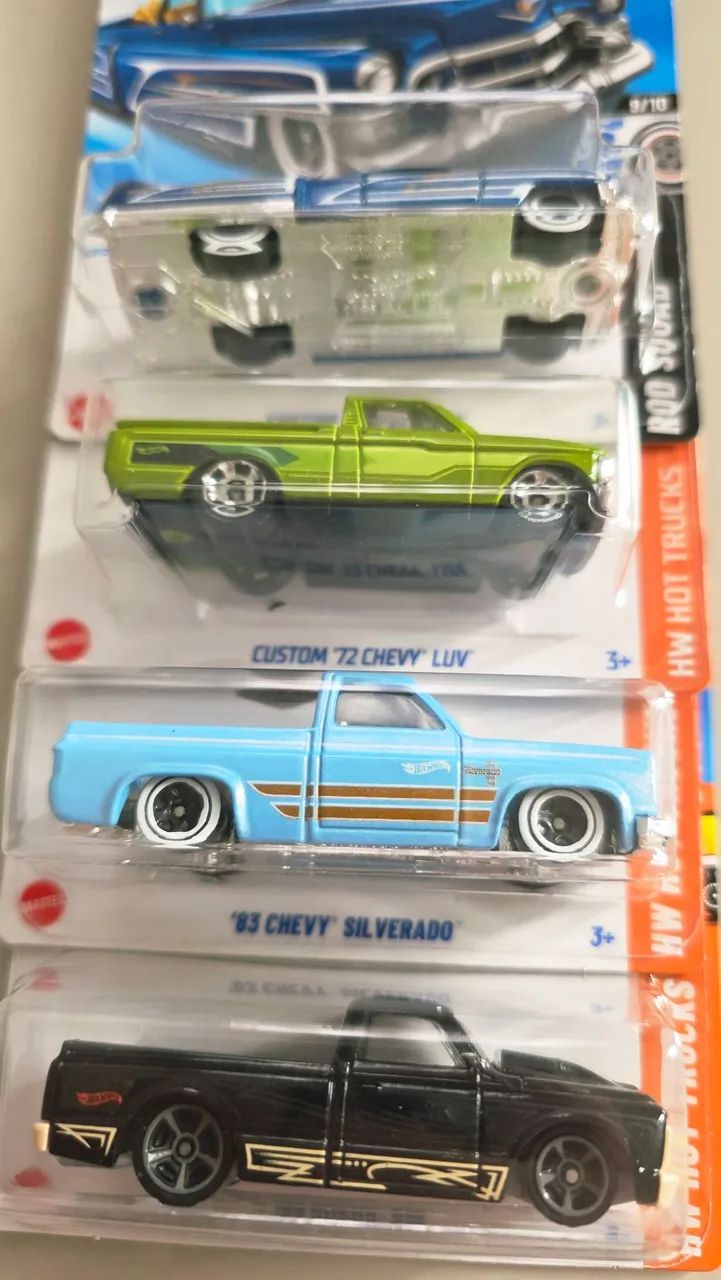 Kit 4 hotwheels Camionetes '53 '67 '72 '83 - Foto 3