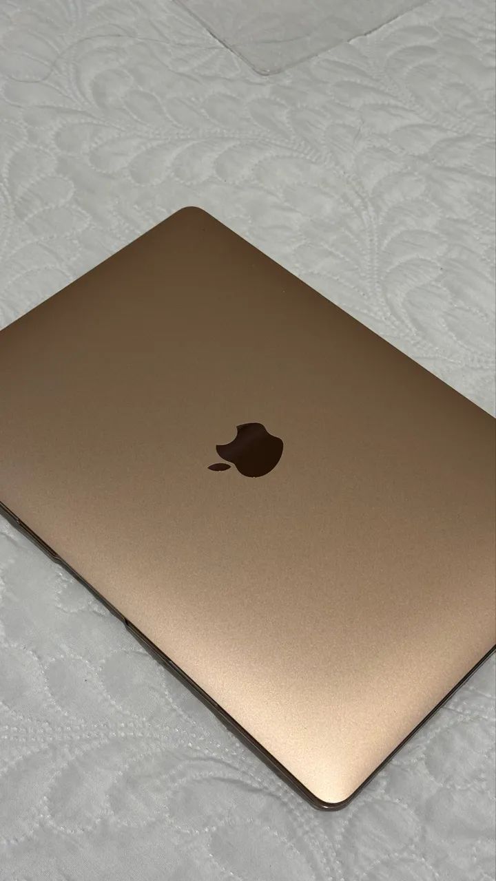 MACBOOK M1