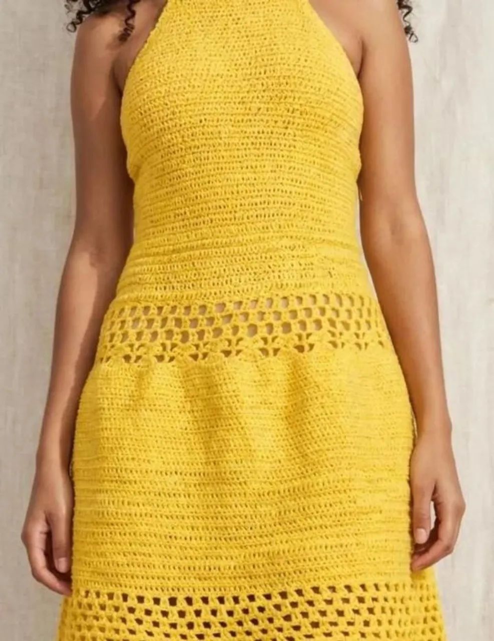 Vestido de crochê amarelo solar Tam P