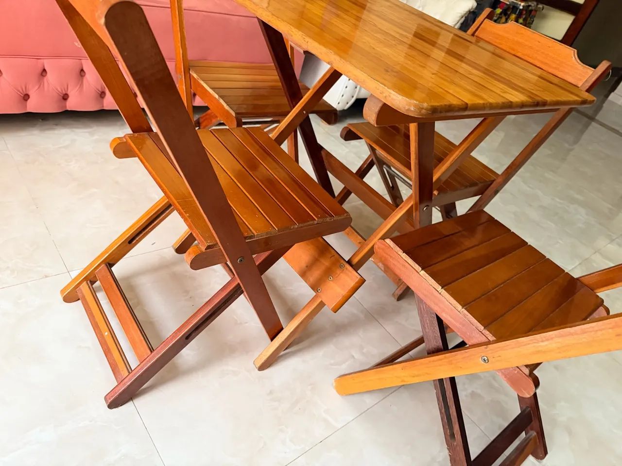 CONJUNTO DE MESA DE MADEIRA + 4 CADEIRAS - Foto 5