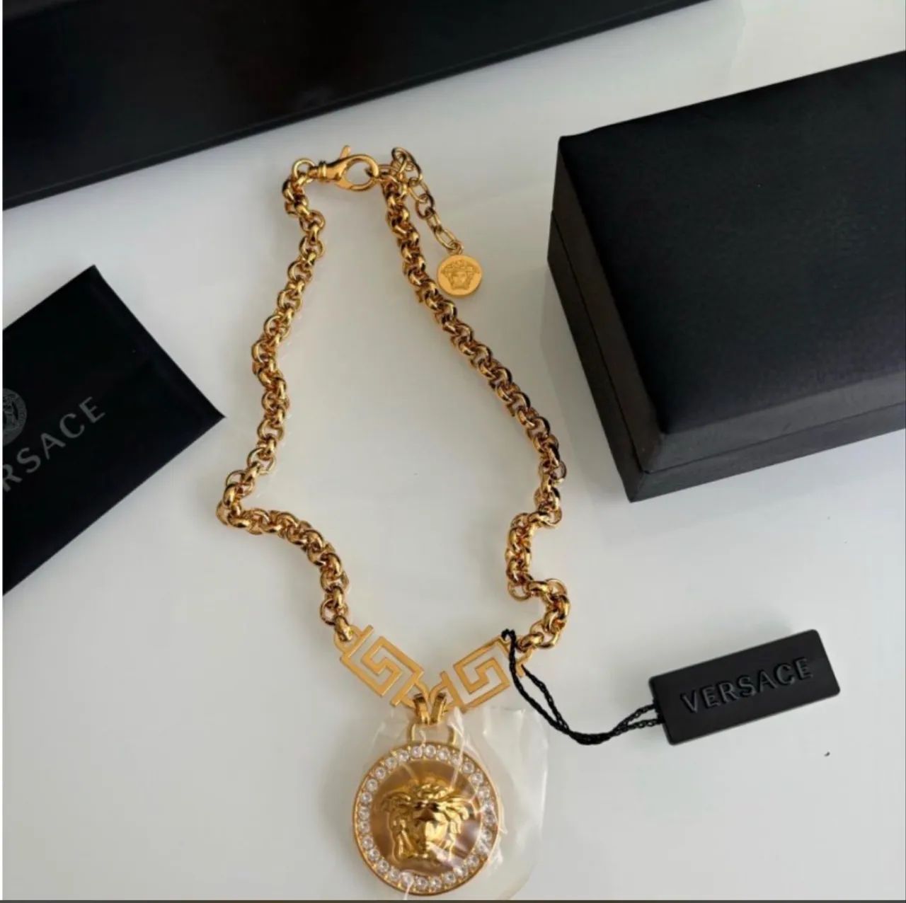 Colar versace Medusa dourado  - Foto 3