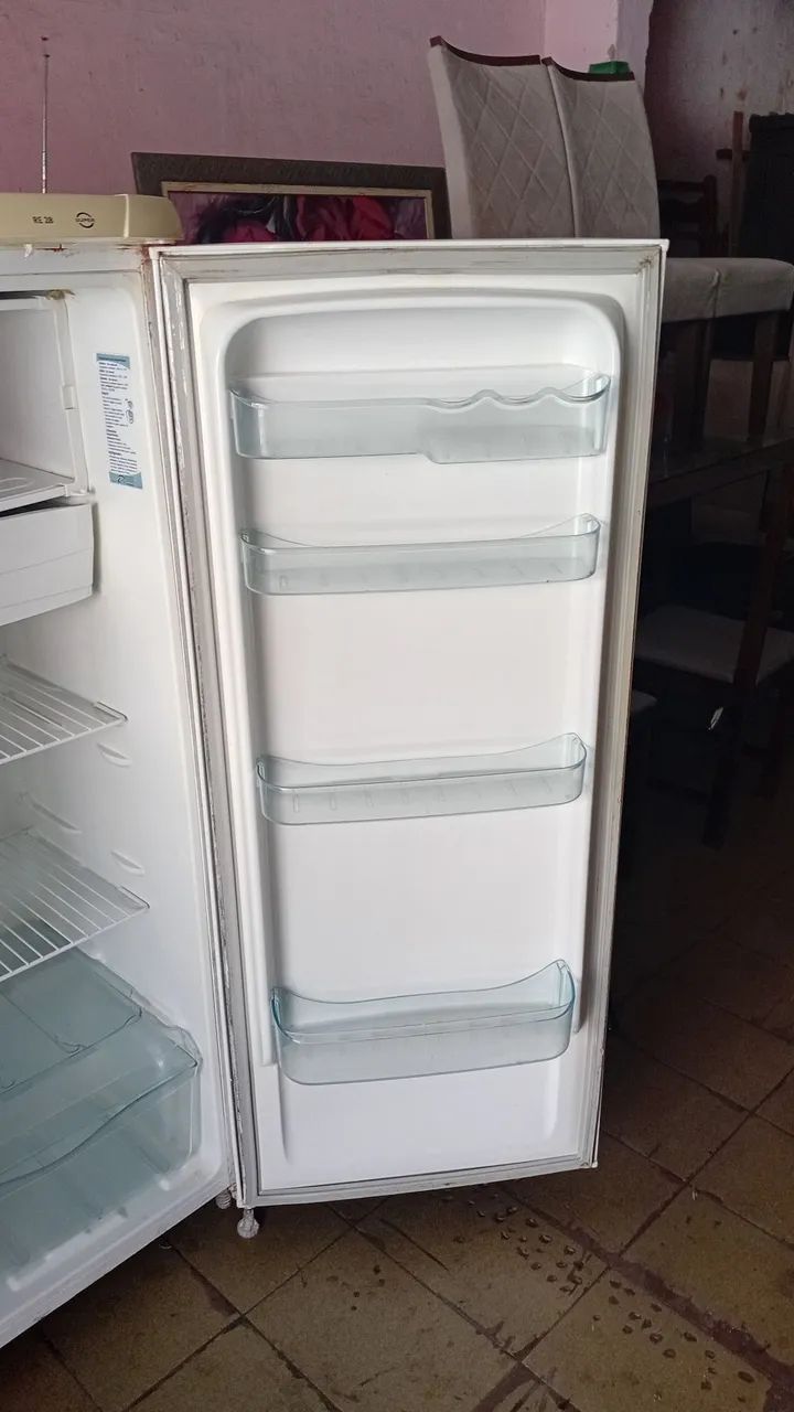 Geladeira toda em ordem Funcionando perfeitamente  - Foto 3
