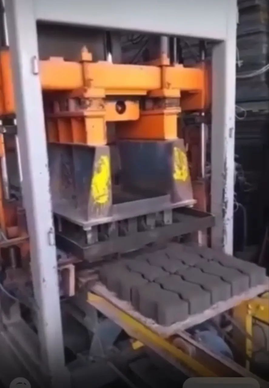Máquina de Blocos e Pisos