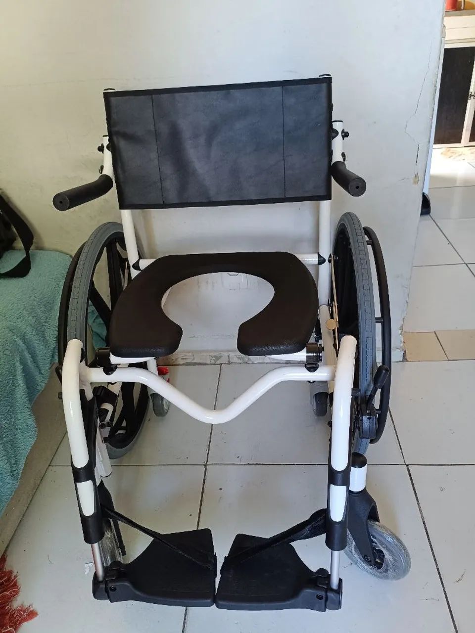 Cadeira de Rodas de Banho (Aberto a proposta)  - Foto 4