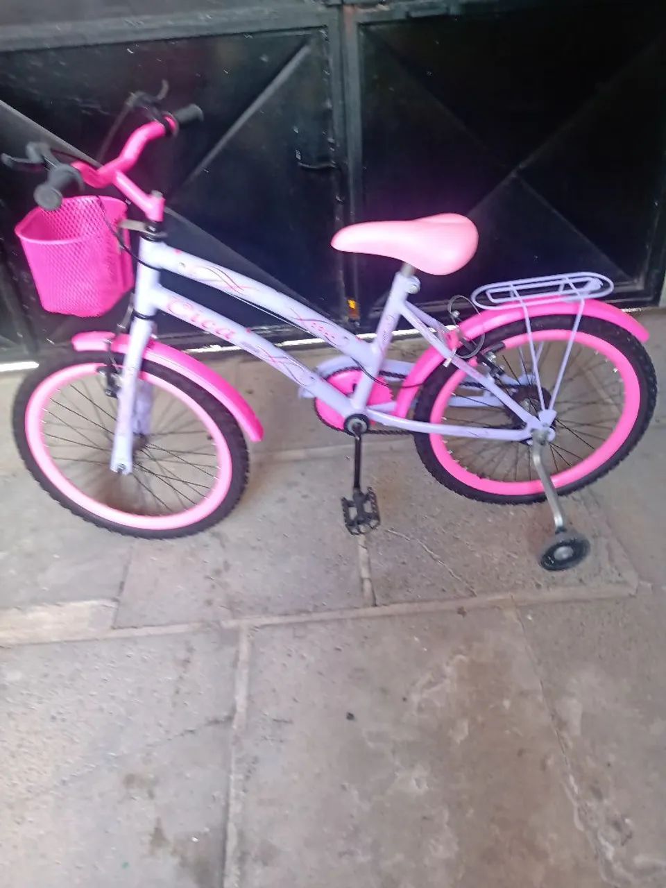 Vende-se bicicleta infantil menina 