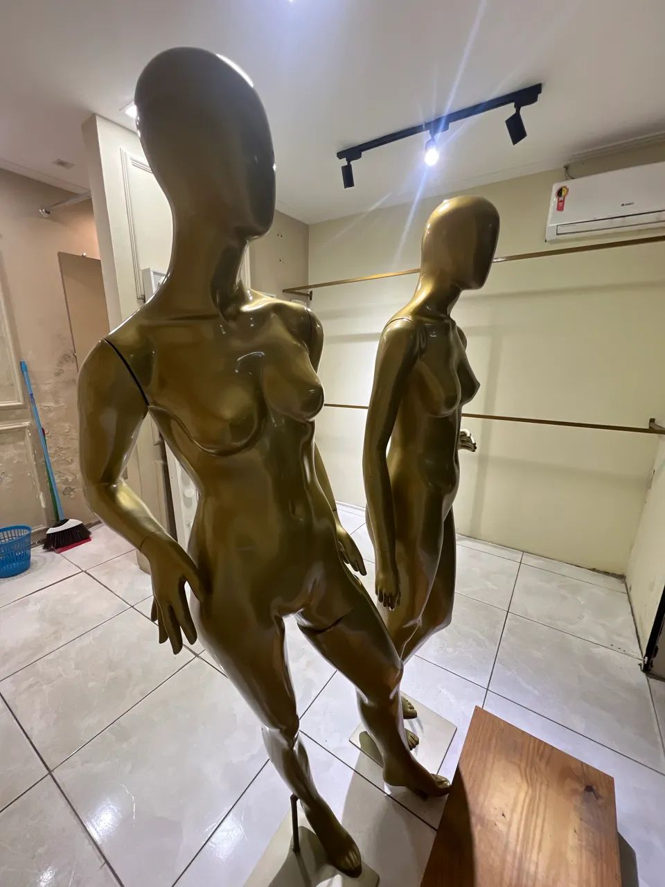 Kit 2 Manequins de Fibra  - Foto 4