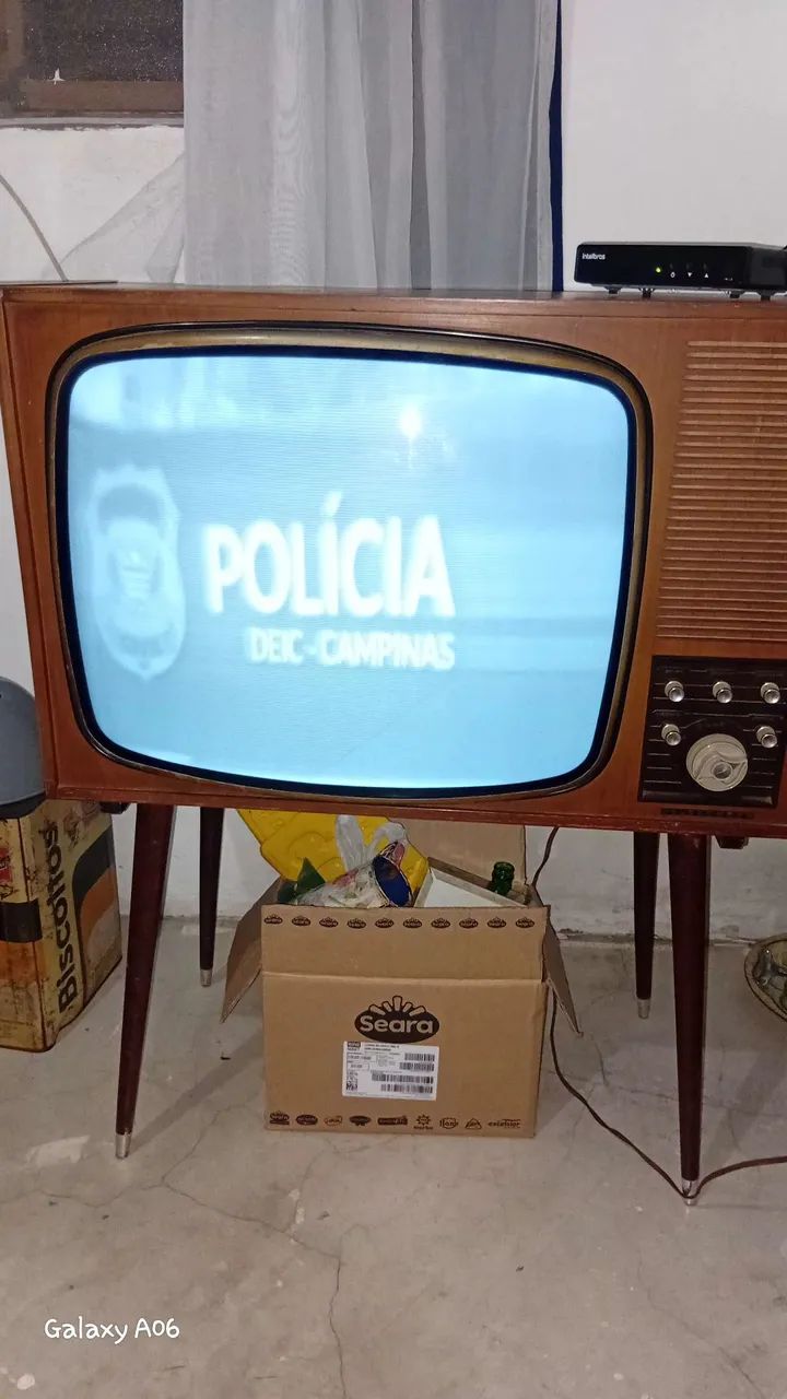 Antiga tv pé palitoTelefunken  - Foto 3