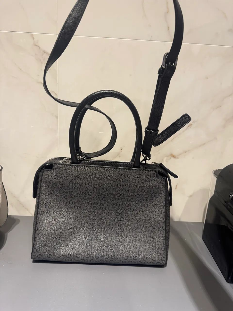 Bolsa Guess cinza média - Foto 5